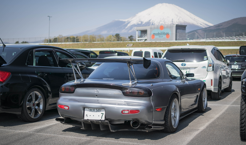 Illustration for article titled This Parking Lot Party Reveals Just How Wild Japan's Tuner Scene Can Get